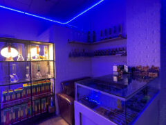 Interior of 420 Exclusive สุพรรณบุรี dispensary at 276 Khun Phan Soi 1, Tha Phi Liang, showing smoking accessories, cool blue lighting, and displays.