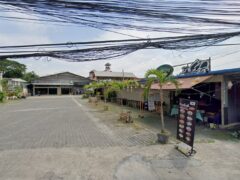 Exterior view of Joint-Us by Bargai cannabis shop in Chang Phueak, Chiang Mai, Thailand, located on ถนน เวียงบัว, near a restaurant.