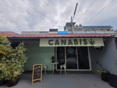 ปู๊น ปู๊น บาร์ cannabis shop exterior, ซอยท่ารถทัวร์, Cha-am, Thailand. Sign reads 